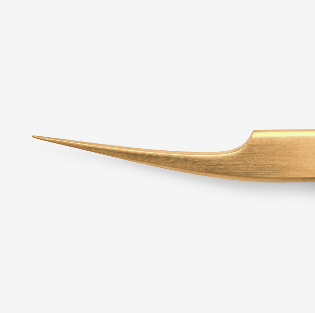 close up  of a gold-coloured extended isolation tweezer designed for eyelash extension application with a curved tip.