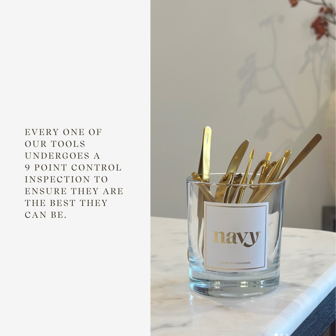 Carol 2.0 – Angled Precision Brow Tweezer