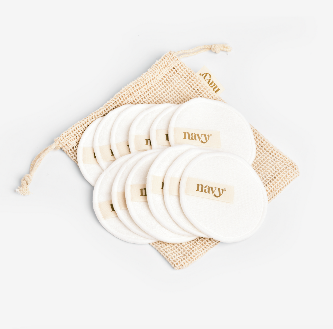 100% cotton reusable cotton pads. Beige mesh pouch.