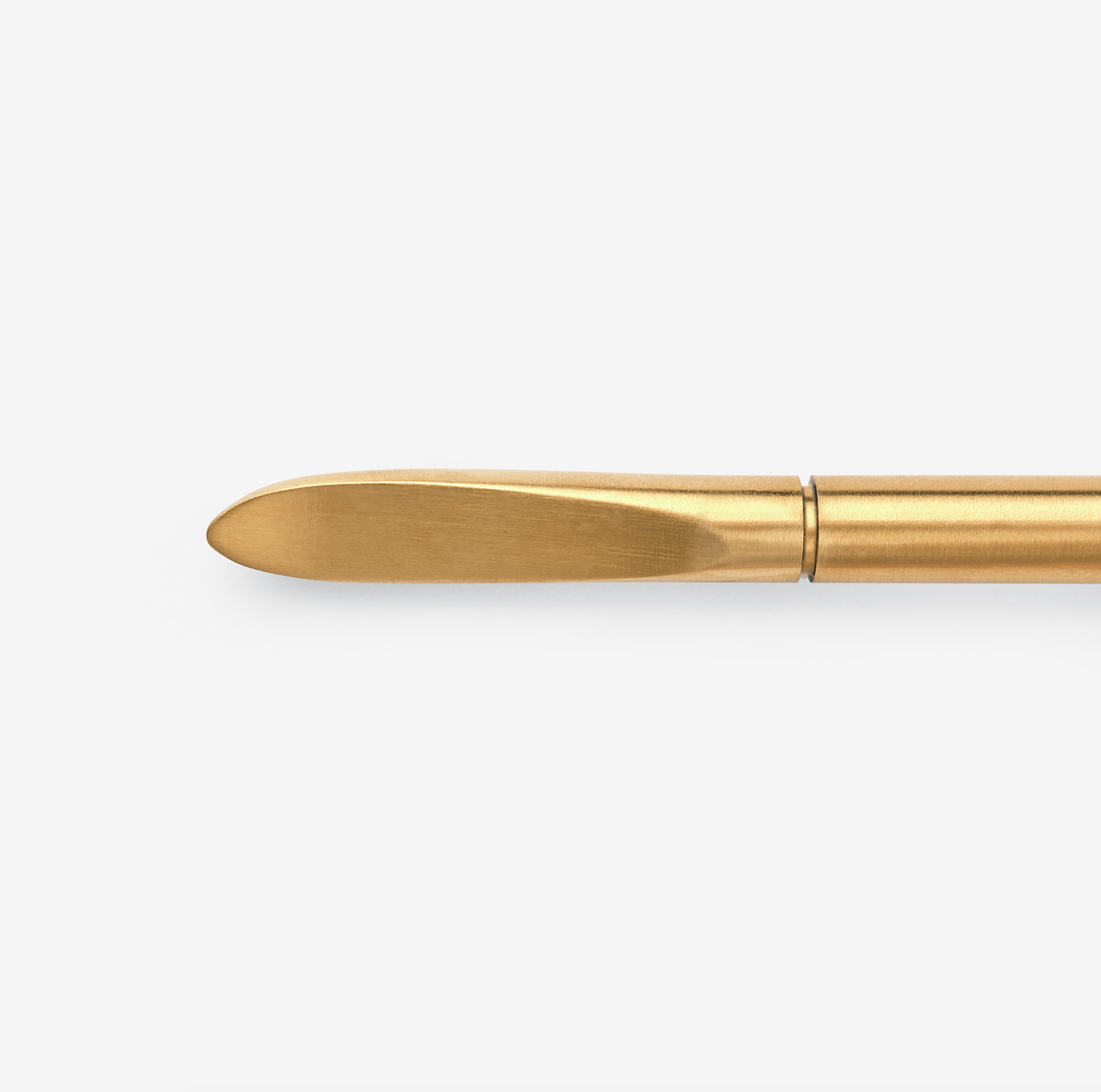 Doris – Award-Winning Curved Manicure Tool
